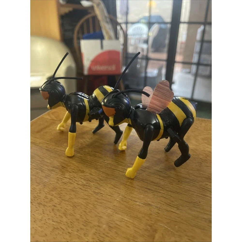 Bee Movie McDonalds Toys Lot of 2 Barry One Without Wings